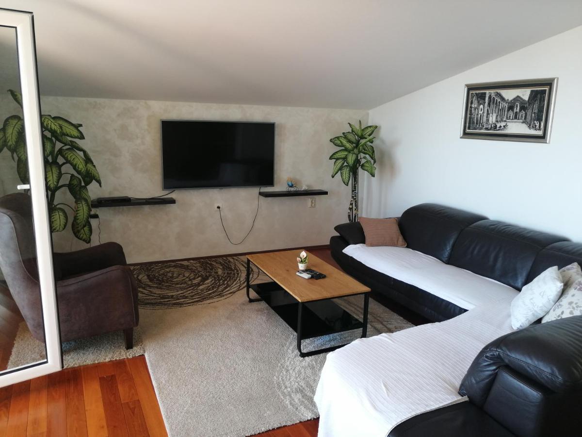 Holiday Home Marincello Solin Bagian luar foto