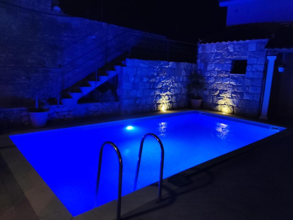 Holiday Home Marincello Solin Bagian luar foto