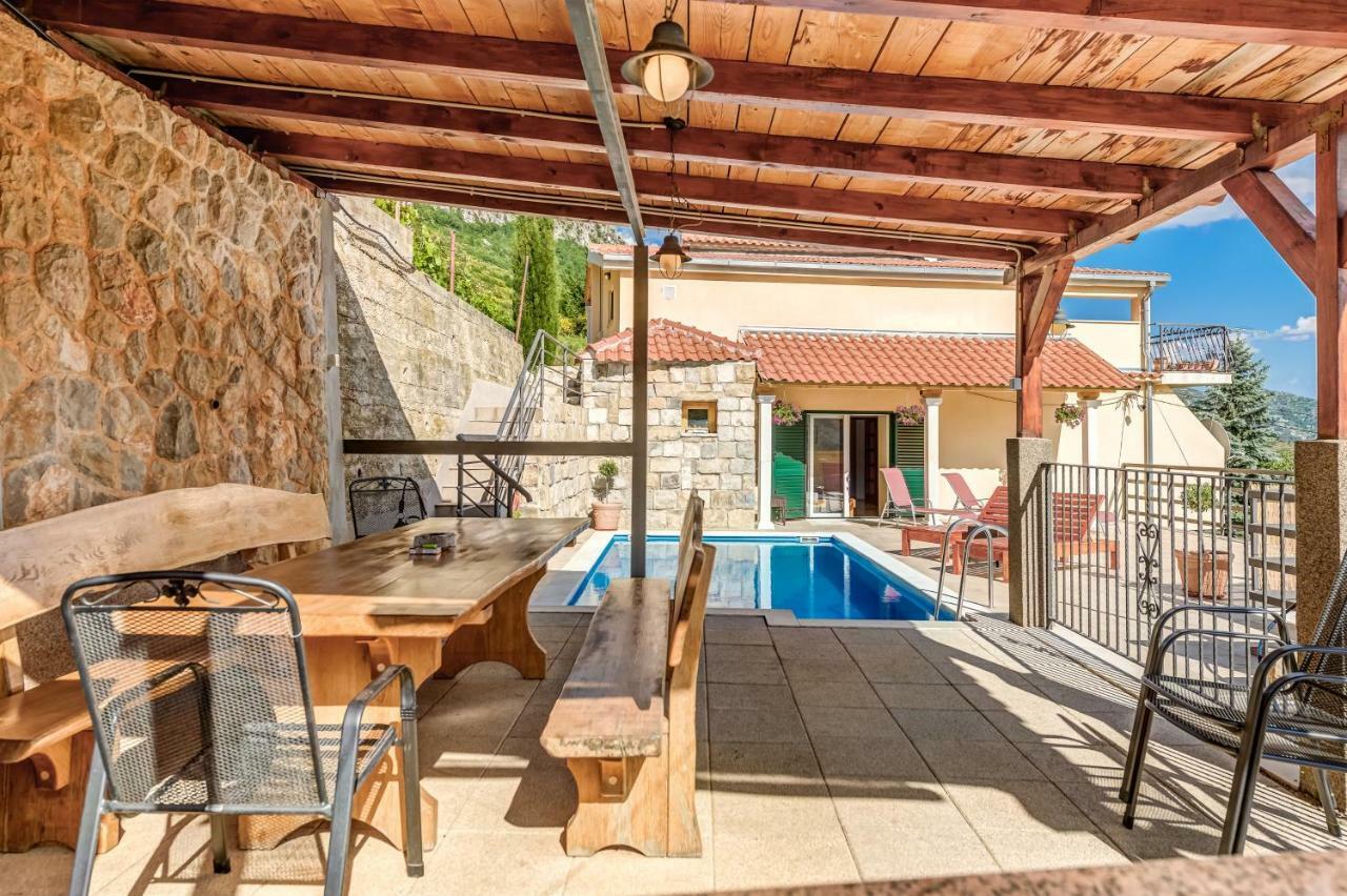 Holiday Home Marincello Solin Bagian luar foto