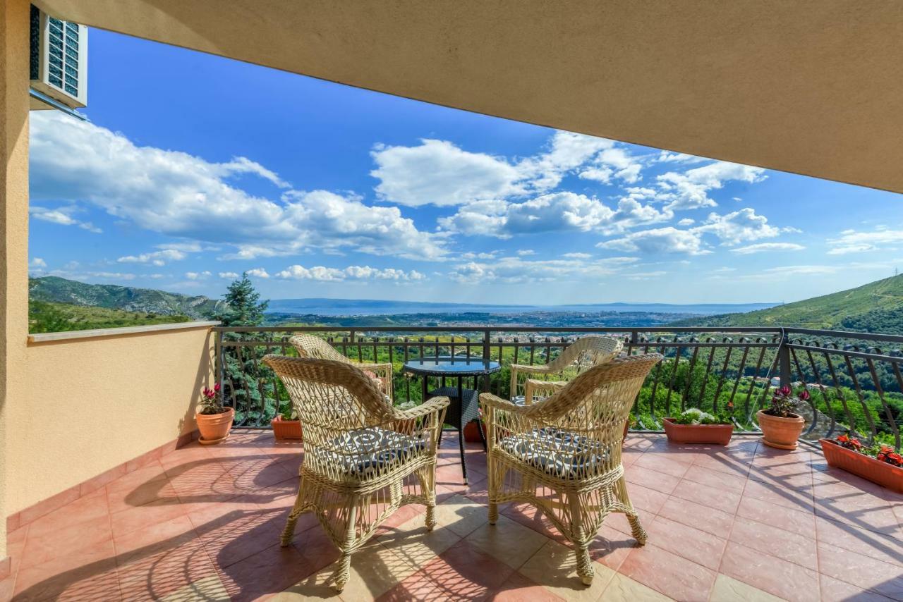 Holiday Home Marincello Solin Bagian luar foto