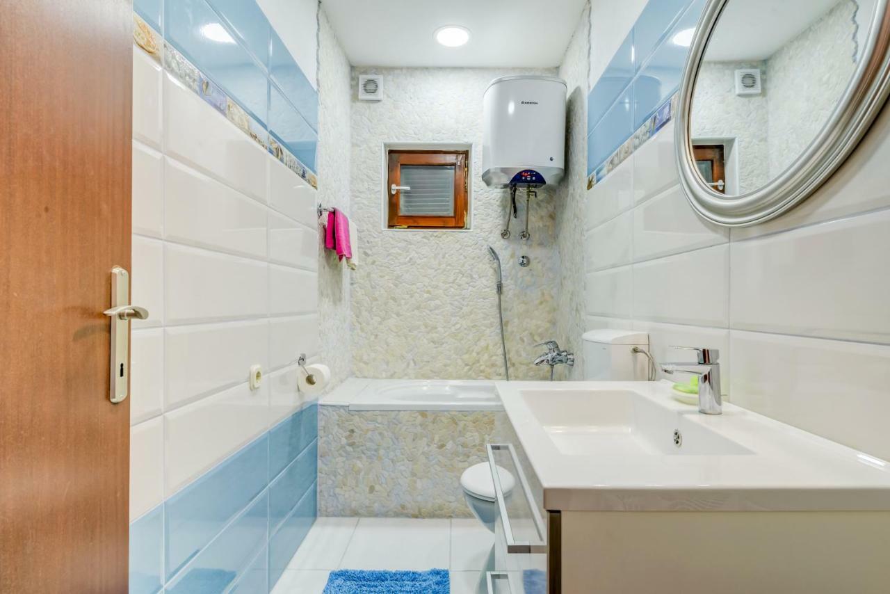 Holiday Home Marincello Solin Bagian luar foto